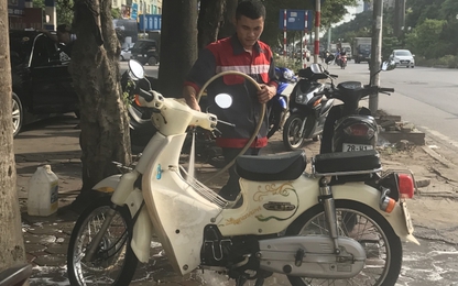 Dịch vụ rửa xe lấn chiếm vỉa hè tại Hà Nội