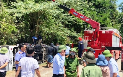 Vụ lật xe13 người chết ở Quảng Bình: 4 nạn nhân đang nguy kịch