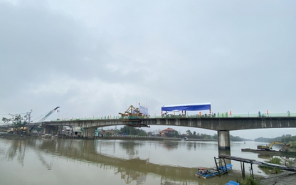 Hợp long cầu Phước Lộc sau 7 năm chờ giải phóng mặt bằng