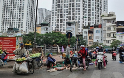'Hô biến' lòng đường, vỉa hè thành chợ, vấn nạn vì sao khó dẹp?