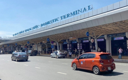 Xe công nghệ Grab gây ùn tắc tại sân bay Tân Sơn Nhất