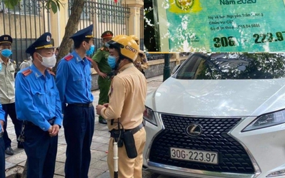 Xế 'sang' đặt tấm giấy lạ trên kính thách thức liên ngành kiểm tra