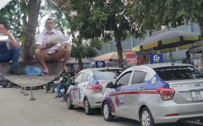 'Ngồi trên lửa' COVID-19: Dân lái taxi rao bán xe, bỏ nghề