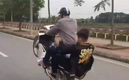 Hành vi "bốc đầu" xe máy bị xử phạt như thế nào?