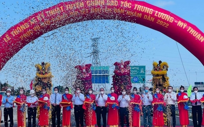 Chủ tịch nước cắt băng thông xe kỹ thuật cao tốc Trung Lương-Mỹ Thuận