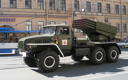Xe quân sự Nga sử dụng bộ lốp hơn 30 năm từ thời Liên Xô