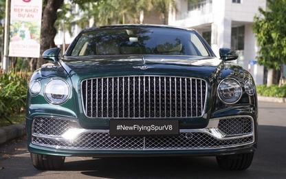 Bentley màu xanh ngọc lục bảo về Việt Nam