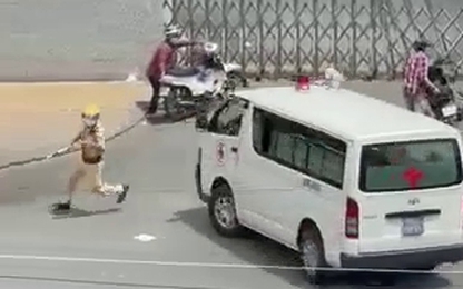 Video: Áp chế kẻ ngáo đá cướp xe cứu thương đại náo Cần Thơ