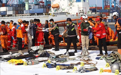 Indonesia tìm kiếm cứu nạn máy bay Lion Air suốt đêm