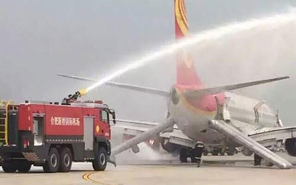 Máy bay Trung Quốc hạ cánh khẩn vì cháy
