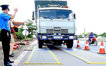 Kiểm tra công tác kiểm soát tải trọng phương tiện tại Quảng Bình