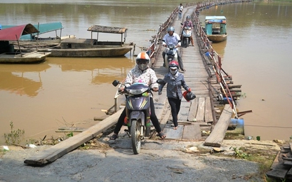 Đánh đu mạng sống trên cây cầu có nhiều người chết