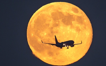 Hàng không Trung Quốc cho hành khách ngắm "siêu mặt trăng" trên máy bay