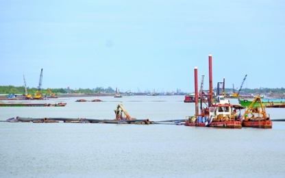Tháng 12: thông luồng tàu biển vào sông Hậu
