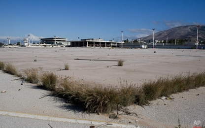 Hàng loạt sân bay, nhà máy bị lãng quên ở Hy Lạp