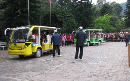 Xe điện 4 bánh không đăng ký vẫn hoạt động tại Yên Tử
