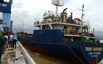 Vụ chìm tàu ở Nghệ An: Nỗ lực tìm kiếm 3 thuyền viên còn lại