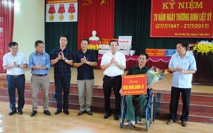 Bộ KH&CN thăm, tặng quà Trung tâm điều dưỡng Người có công tỉnh Phú Thọ