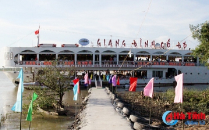 Du thuyền “triệu đô” trên sông Lam khai trương khi chưa đủ điều kiện?