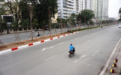 Cận cảnh đường Nguyễn Chí Thanh sau ngày xén dải phân cách