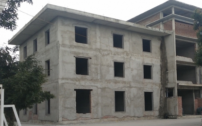 Hé lộ về 'ngôi nhà hoang" xây dựng sai phép trước cổng Thành ủy Vinh