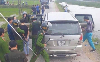 Cảnh sát vây bắt xe Innova chở 45 kg ma túy đá