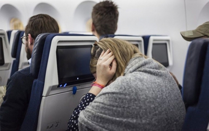 Mẹo tránh bị ù tai khi đi máy bay