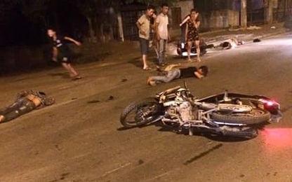 Lào Cai: Hai xe máy đâm nhau, 5 người bị thương