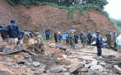 Cao Bằng: Sạt lở đất vùi lấp ngôi nhà khiến 10 người thương vong