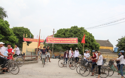 Dân phản đối chuyển trường xuống chợ để GPMB dự án đường Thái Hà