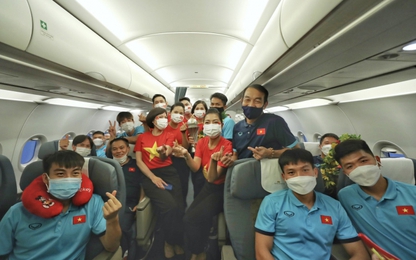 Cận cảnh chuyến bay đặc biệt đưa những người hùng U23 Việt Nam về nước