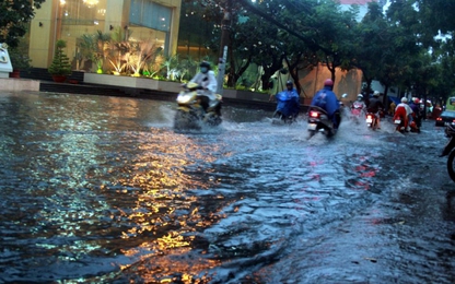 Sài Gòn mưa dông, nhiều tuyến đường ngập nặng
