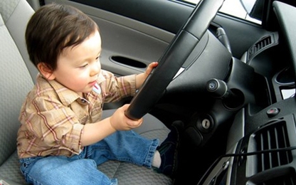 Những lỗi khi cho trẻ đi ôtô