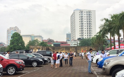 Lần đầu tiên có chợ bán ôtô ngoài trời ở Hà Nội