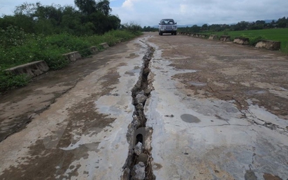 Nhiều tuyến đê tại Thanh Hóa bị sạt lở nghiêm trọng và bị nứt lớn