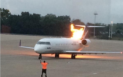 Phi cơ Mỹ bốc lửa dữ dội trên sân bay