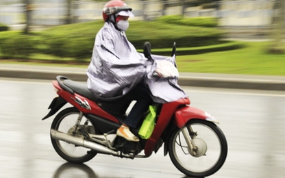 “Tá hỏa” với cách đi xe máy số của chị em