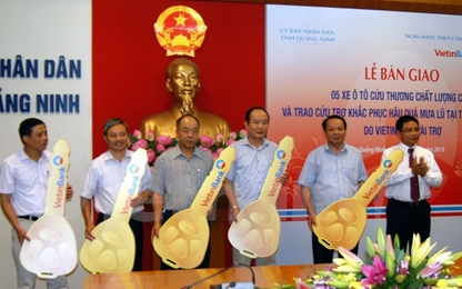 Tặng 5 xe cứu thương và 19 tỷ đồng cho người dân Quảng Ninh