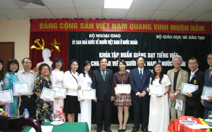 Tập huấn dạy tiếng Việt cho giáo viên người Việt Nam ở nước ngoài