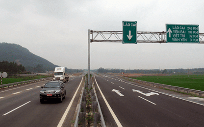 Xử lý nghiêm xe dừng và đón trả khách trên cao tốc Nội Bài-Lào Cai