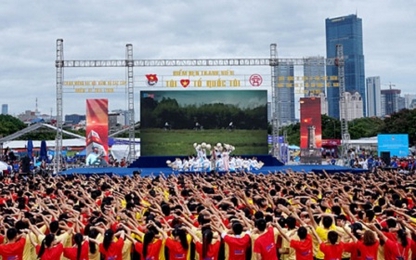 12.000 thanh niên hát Quốc ca dưới cờ Tổ quốc