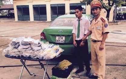 Phát hiện xe taxi Mai Linh vận chuyển trái phép 3.000 kíp nổ