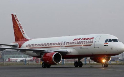 Máy bay Ấn Độ hạ cánh khẩn, 5 người bị thương