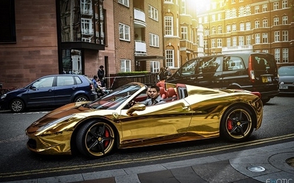 Choáng ngợp trước siêu xe Ferrari 458 Spider dát vàng
