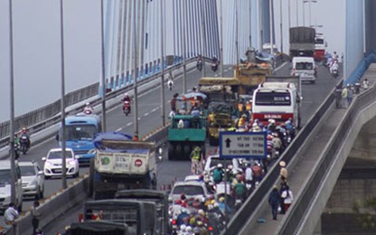 Kẹt xe nghiêm trọng trên cầu Mỹ Thuận: CSGT, Thanh tra giao thông nói gì?
