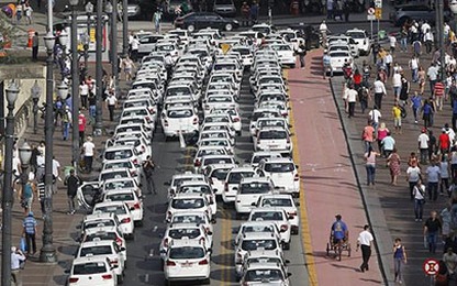 Brazil: Lái xe taxi phản đối việc cho phép Uber hoạt động ở Rio