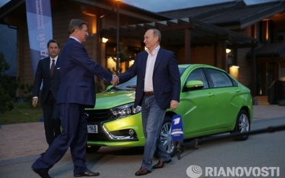 Tổng thống Putin lái xế hộp Lada 160 triệu