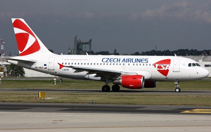 Séc: Máy bay hạ cánh khẩn cấp do trục trặc động cơ