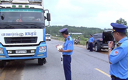 Quảng Ngãi: Tăng cường xử lý xe quá tải ra vào cảng Dung Quất