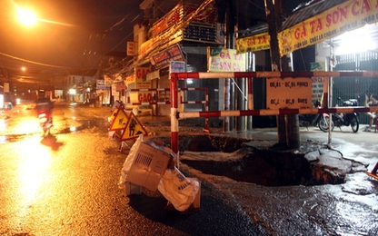 'Hố tử thần' 6 m2 xuất hiện trong mưa ở trung tâm Đồng Nai